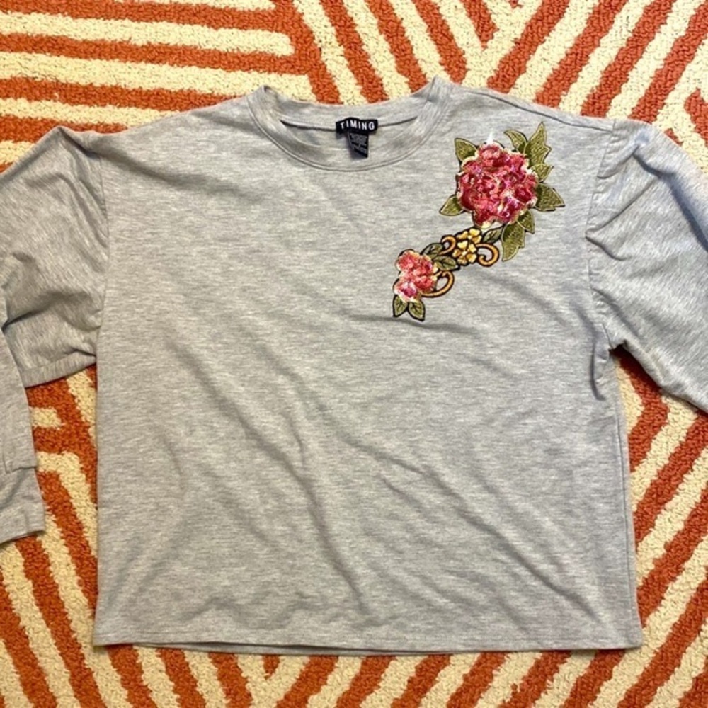 TIMING S cute, long sleeve sweatshirt w sequin flowers, & slight puff shoulder